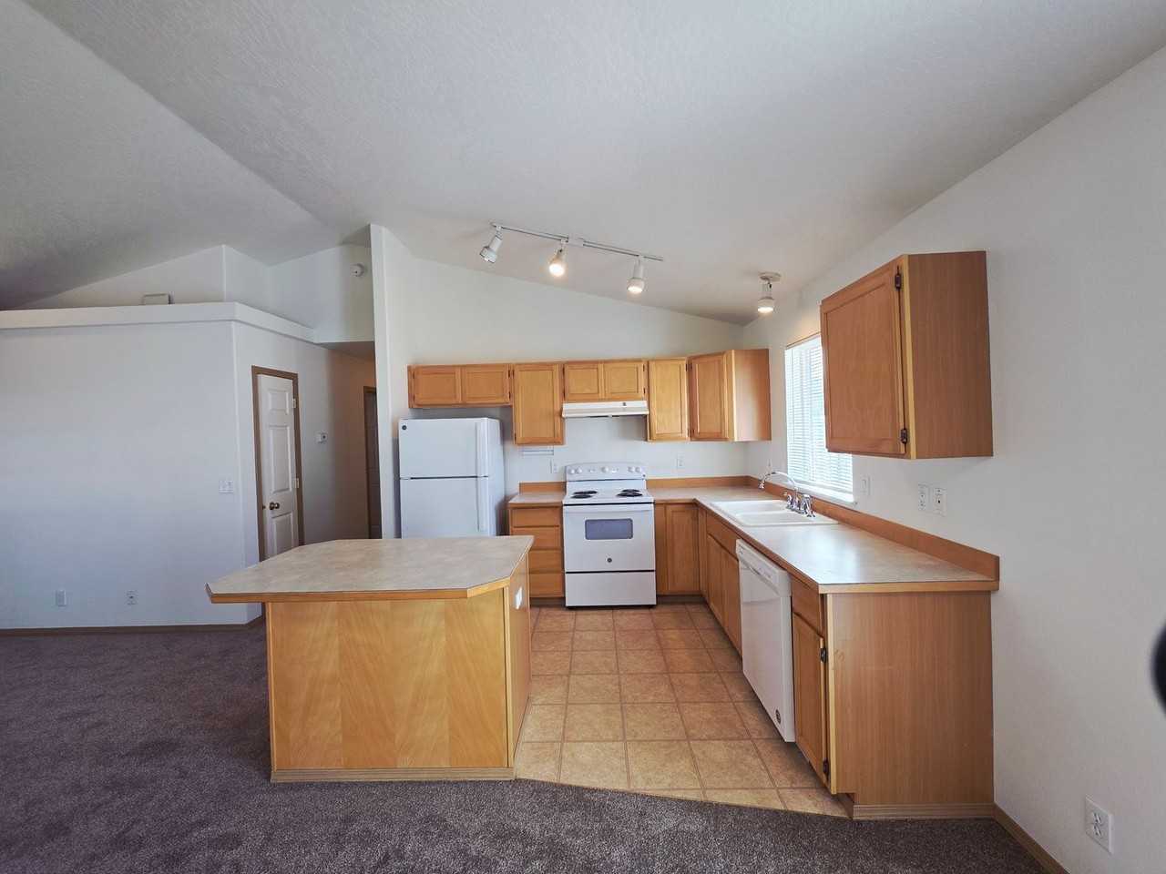 5042 N Lemonwood Ln - Photo 2 of 7