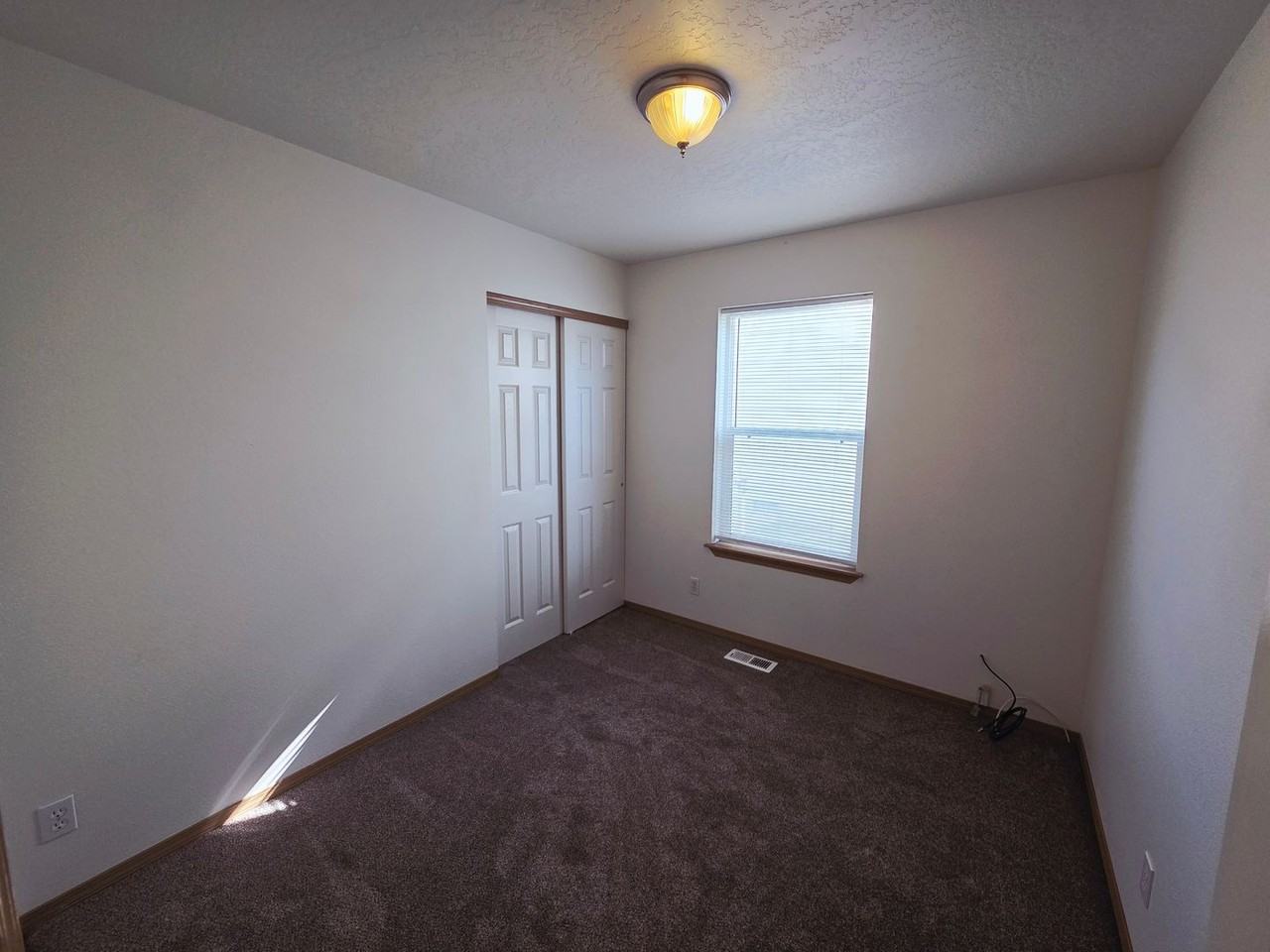 5042 N Lemonwood Ln - Photo 5 of 7