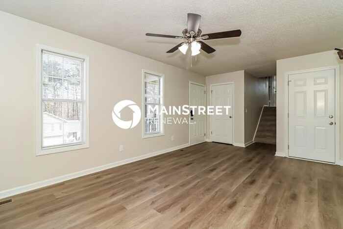 211 Hampton Dr - Photo 4 of 19