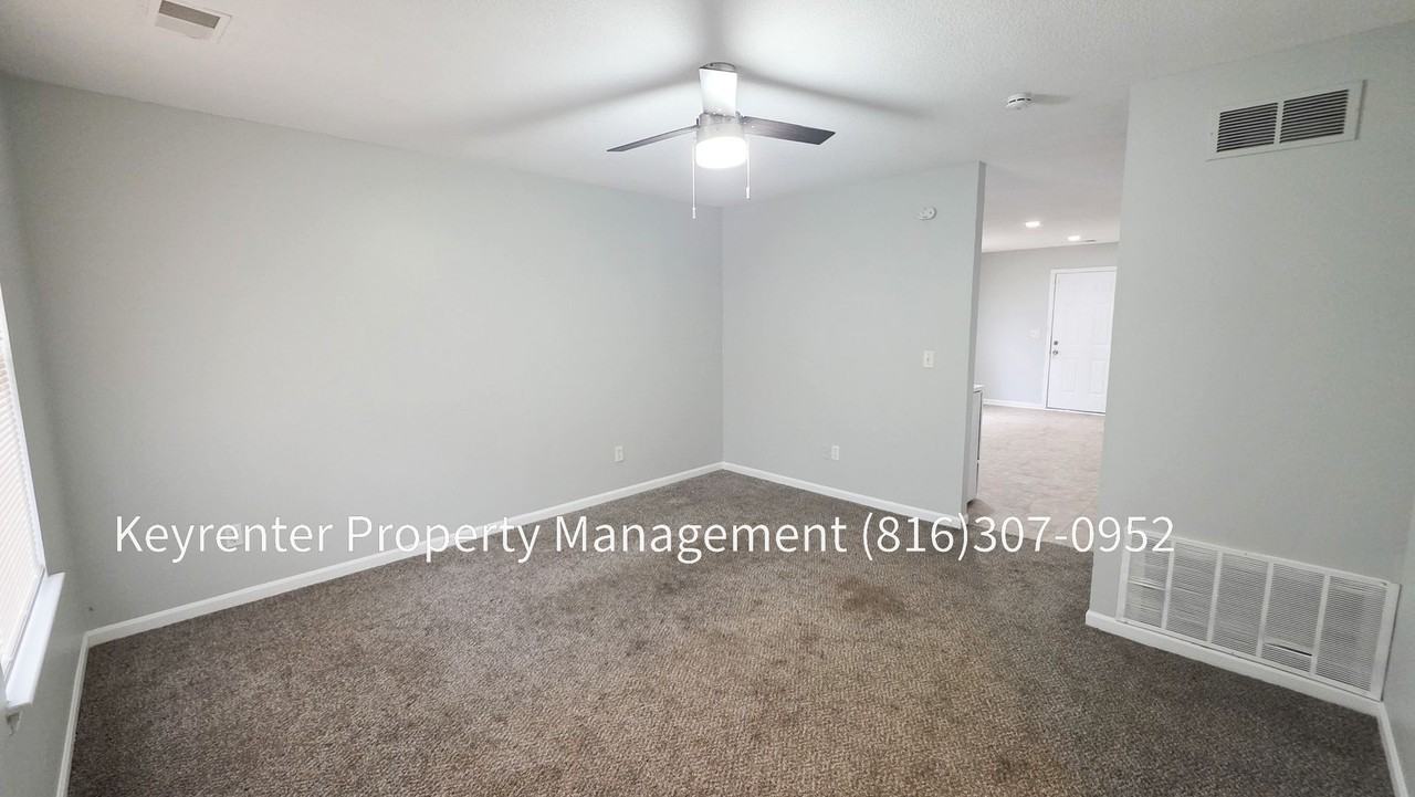 5200 Olive St - Photo 5 of 22