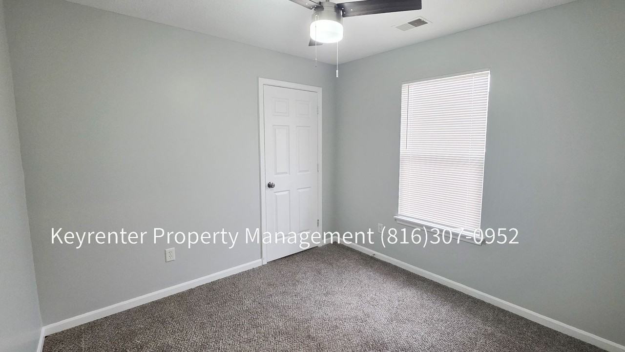 5200 Olive St - Photo 6 of 22