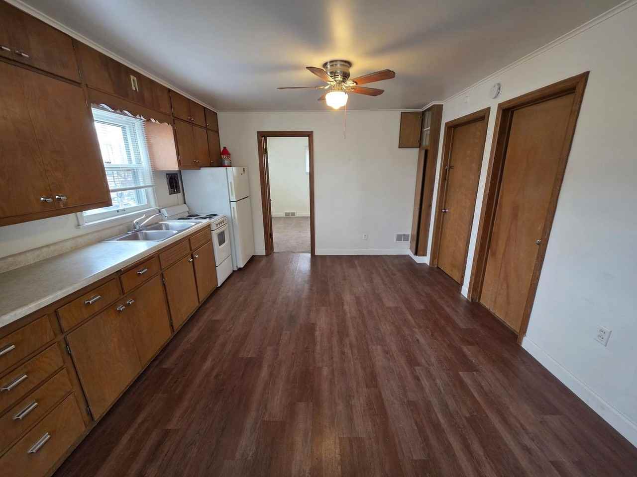 433 S Van Buren St - Photo 3 of 9