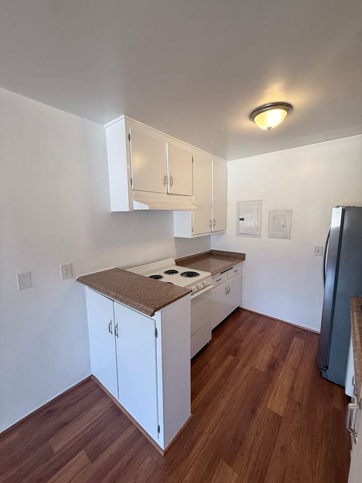 1 Month Free! Renovated Units in Central Van Nuys - Photo 6 of 22