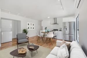 featured image of 513 N Heliotrope Dr