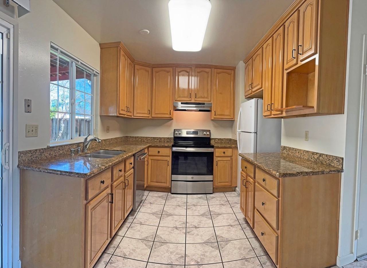 1529 Colt Way - Photo 5 of 24