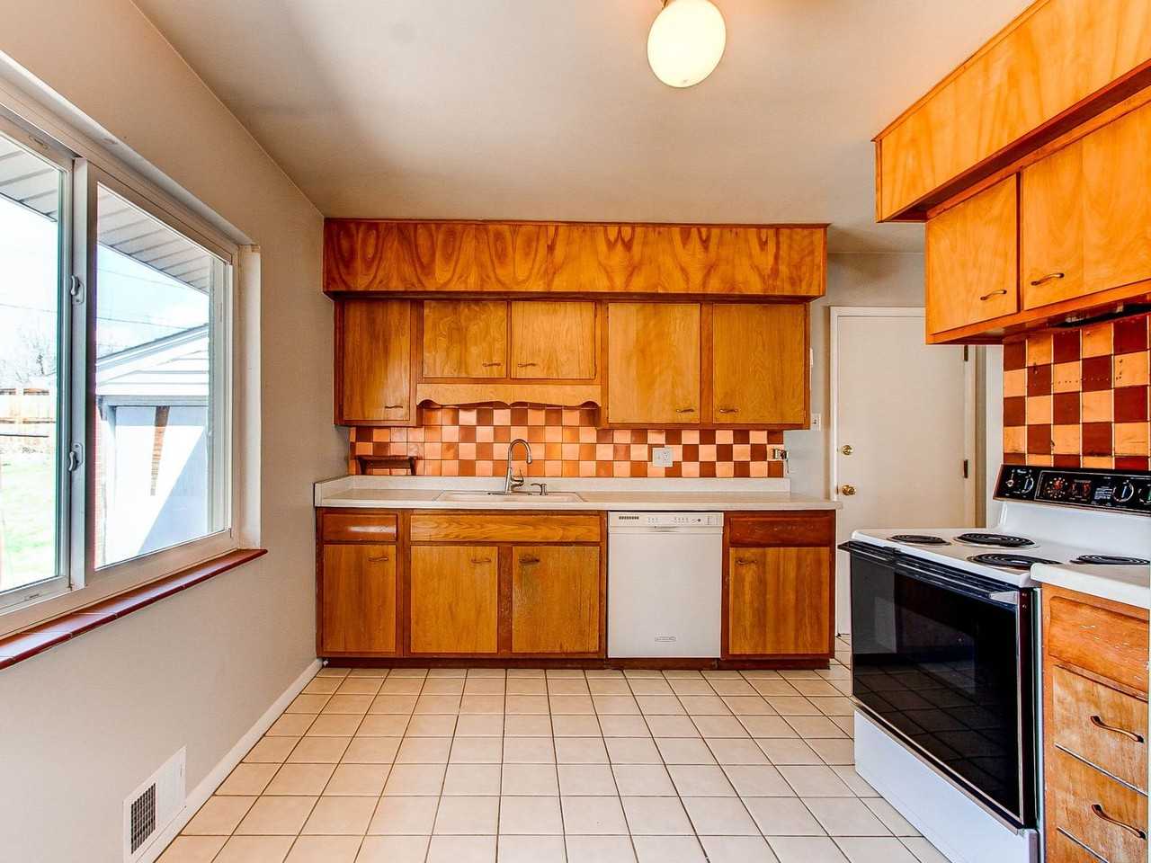 3975 W Floyd Ave - Photo 5 of 32