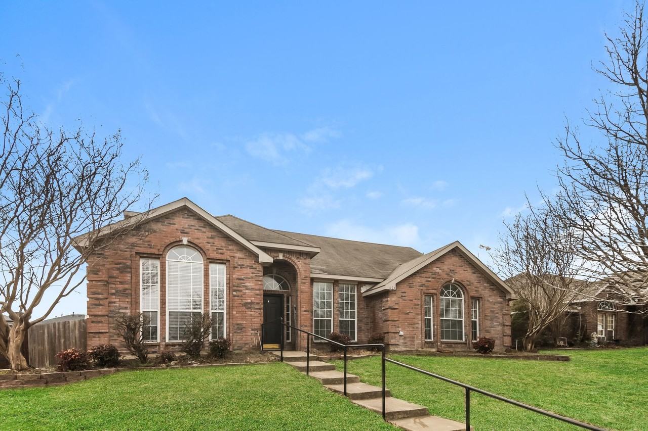 625 Primrose Ln - Photo 3 of 16