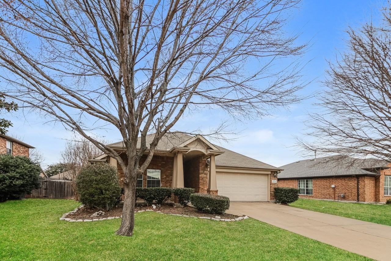 504 Wolf Dr - Photo 3 of 16