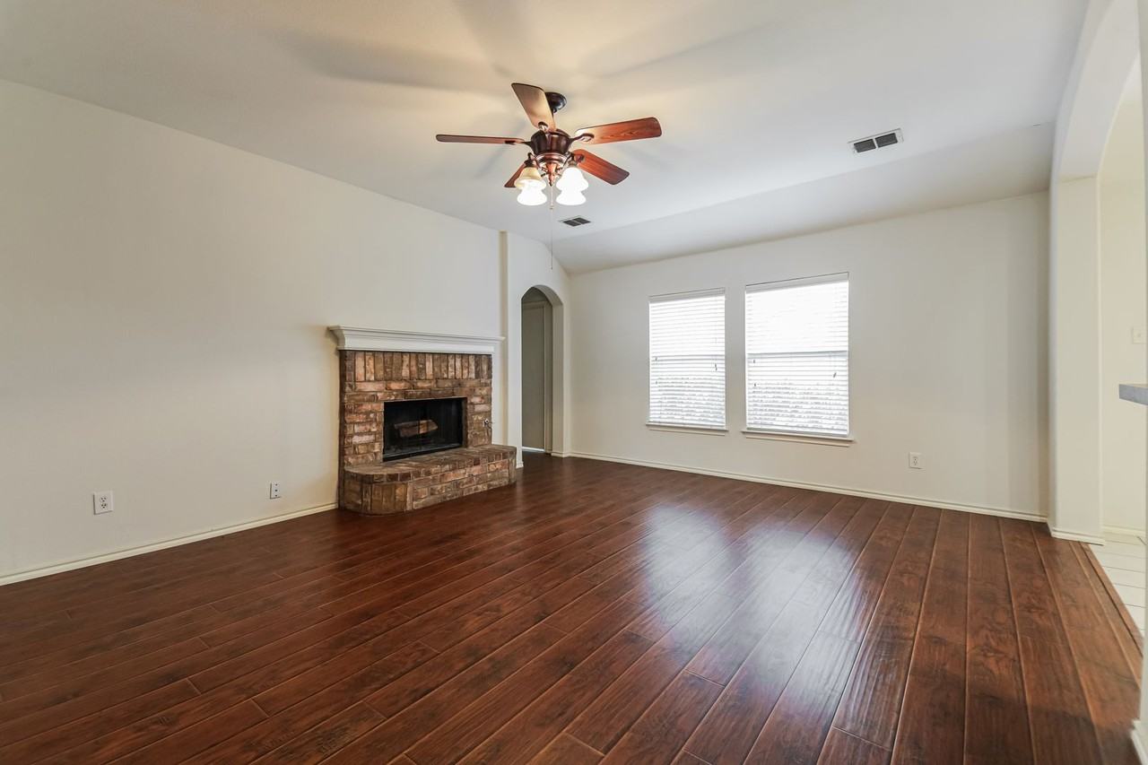 504 Wolf Dr - Photo 5 of 16