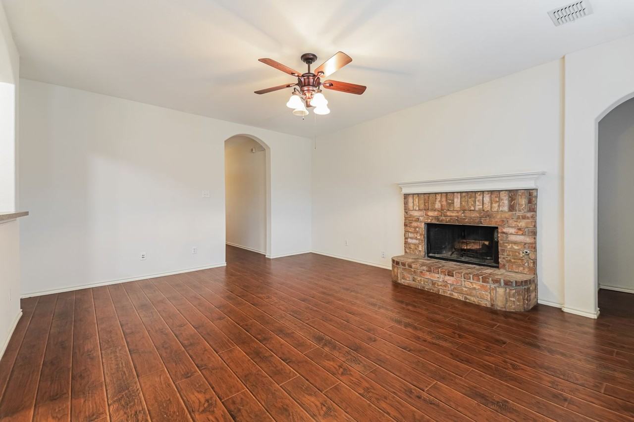 504 Wolf Dr - Photo 6 of 16