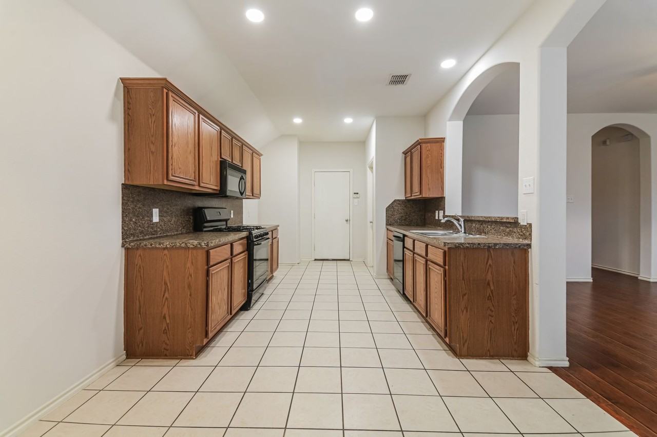 504 Wolf Dr - Photo 7 of 16