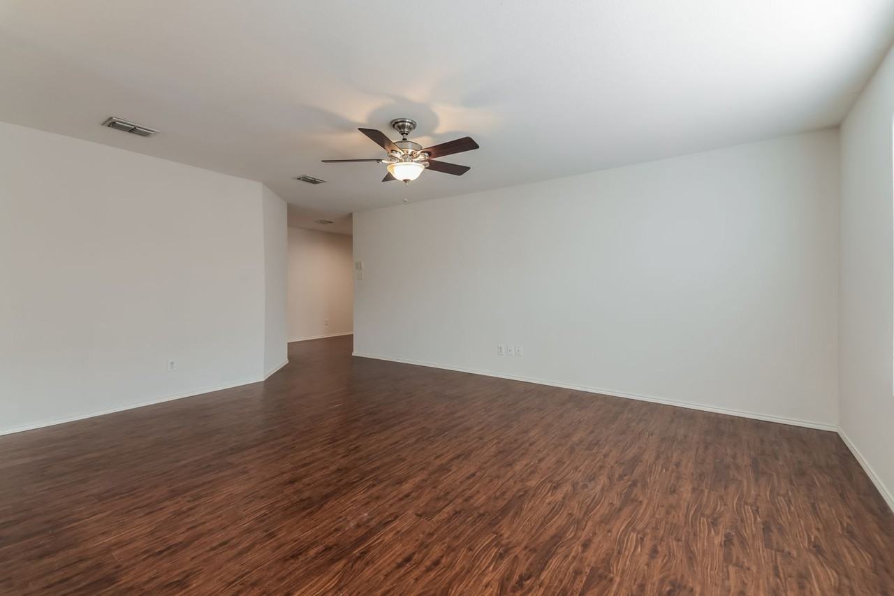 2704 Redwood St - Photo 5 of 16