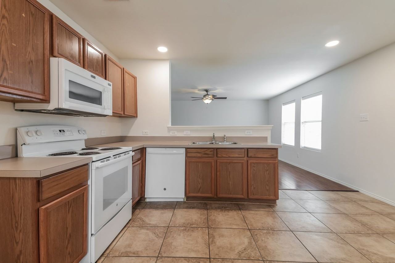 2704 Redwood St - Photo 7 of 16