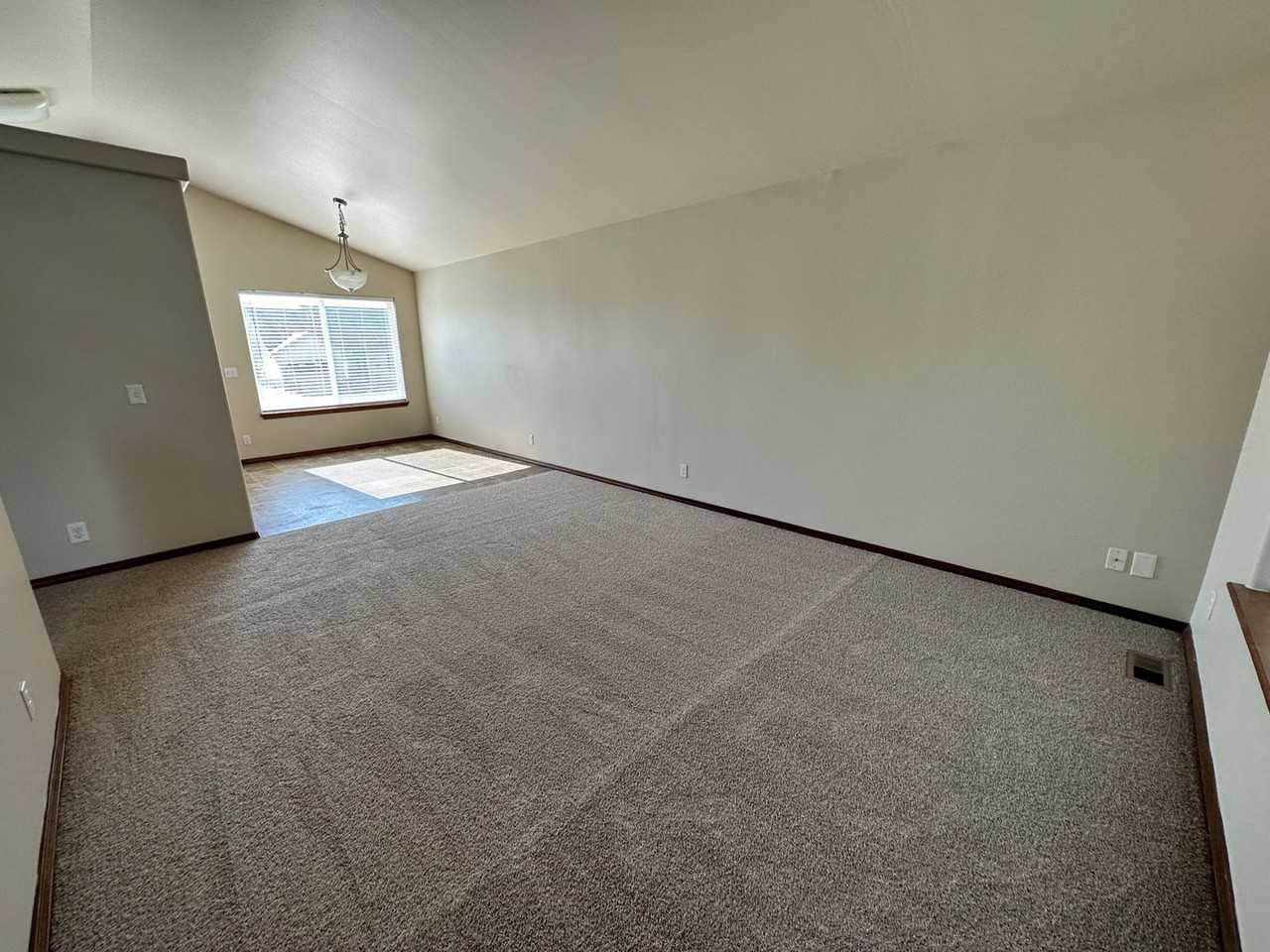 2506 W Pocono Ct - Photo 3 of 15