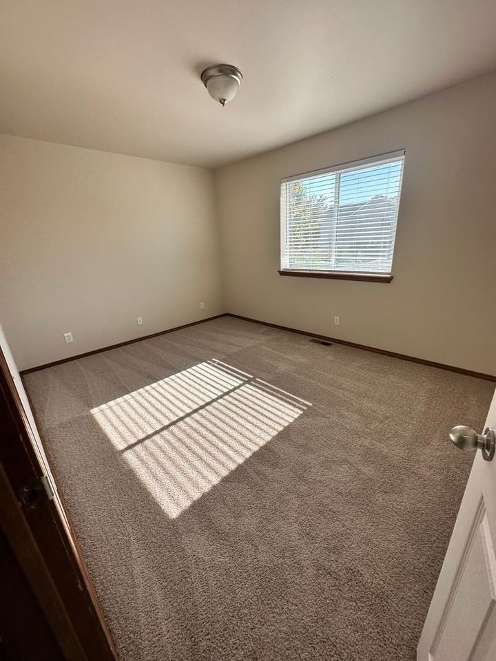 2506 W Pocono Ct - Photo 5 of 15