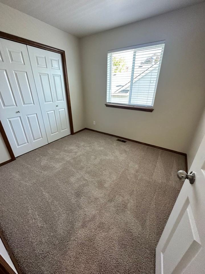 2506 W Pocono Ct - Photo 6 of 15