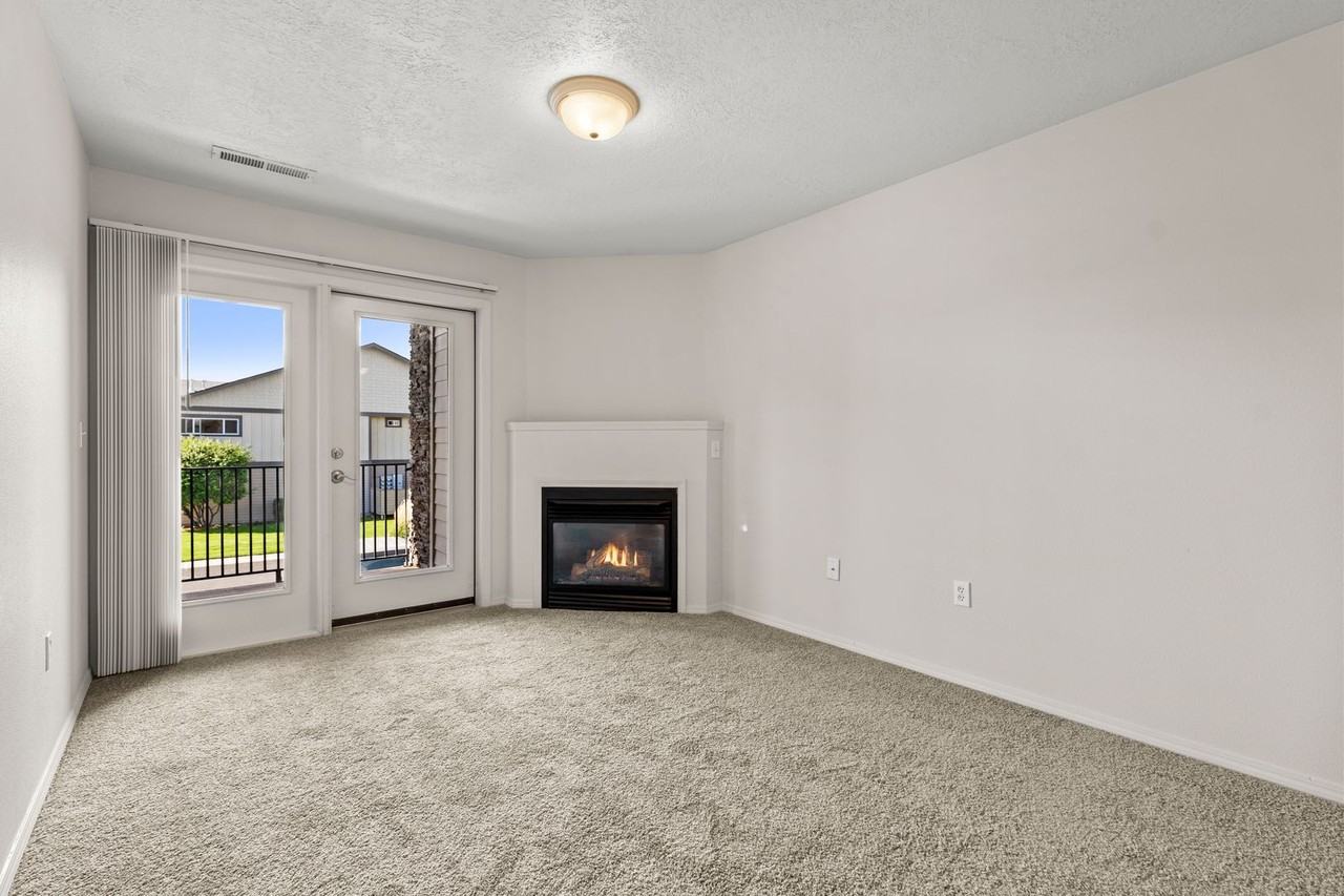 305 Nw Greenwood Ave - Photo 3 of 17