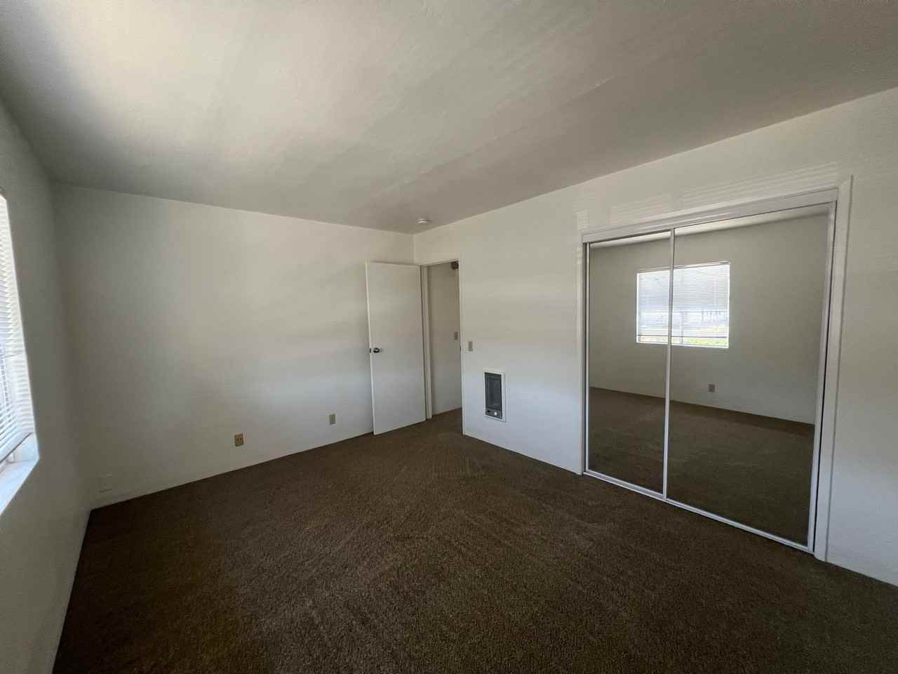 LSHOW485 - Photo 7 of 26