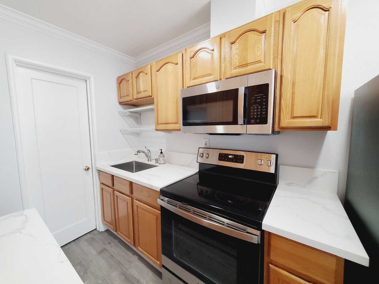 3126 Ashbrook Ct - Photo 6 of 14