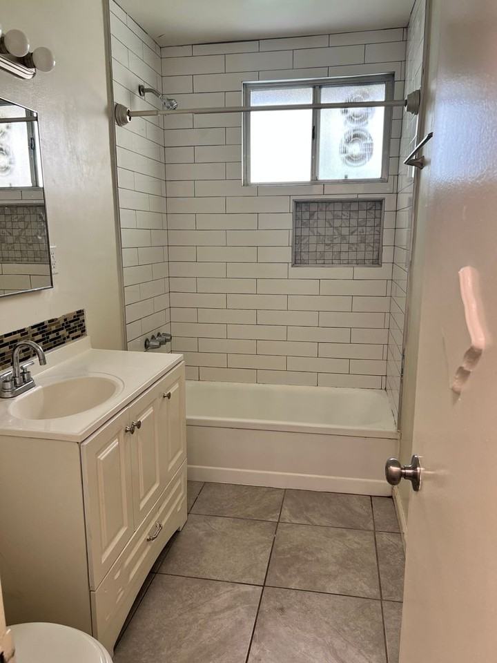 c3718 - Photo 4 of 14