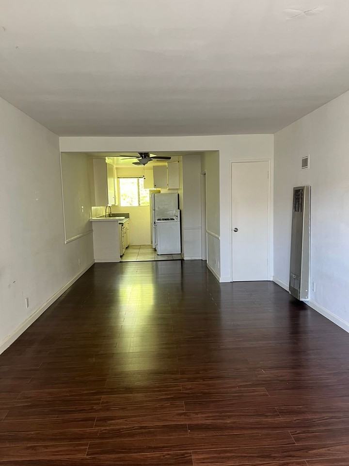 c3718 - Photo 5 of 14