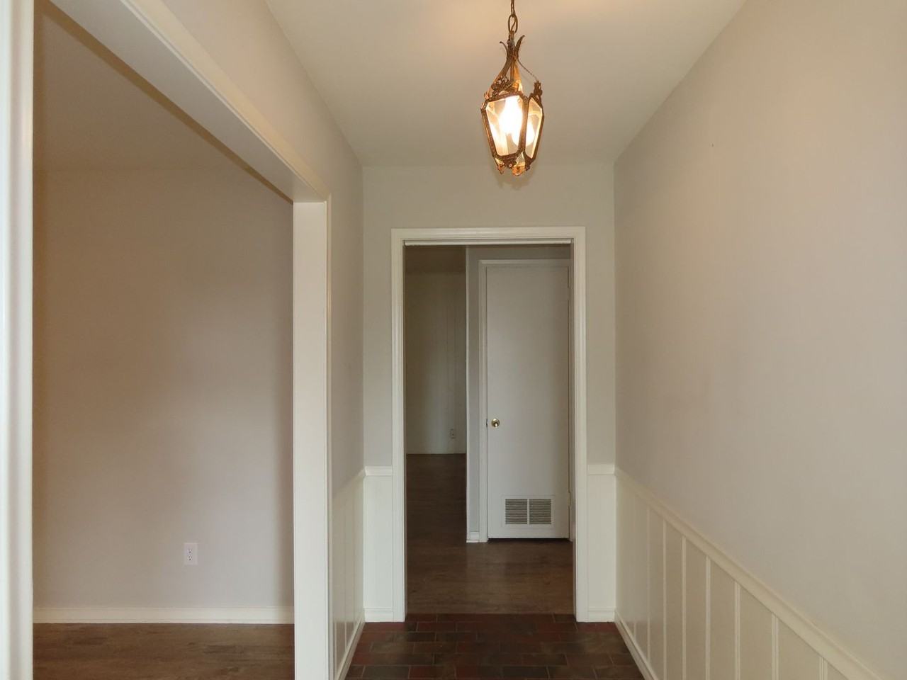 2028 Hunter St - Photo 4 of 33