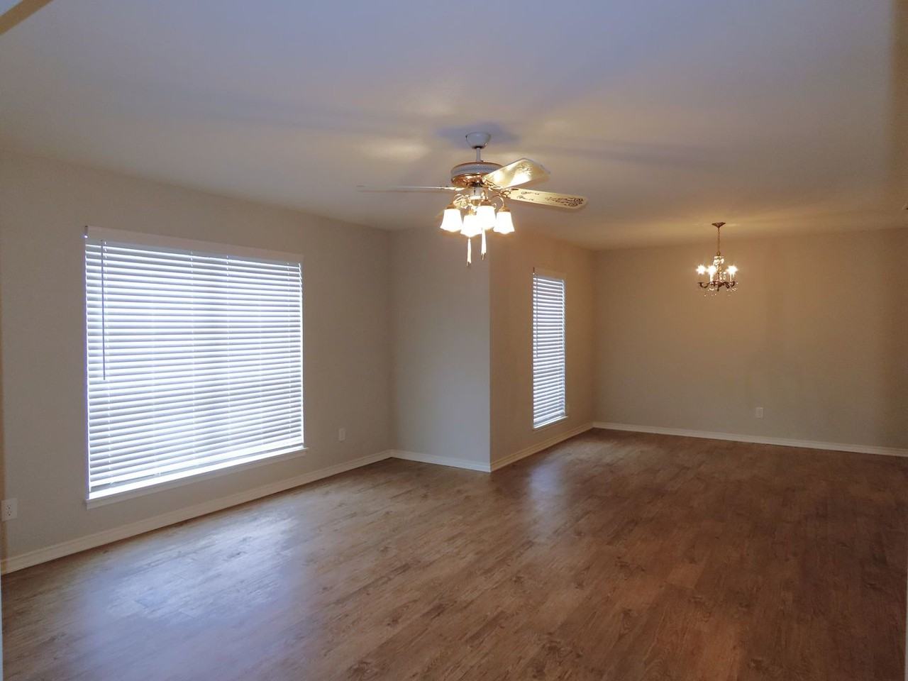 2028 Hunter St - Photo 5 of 33