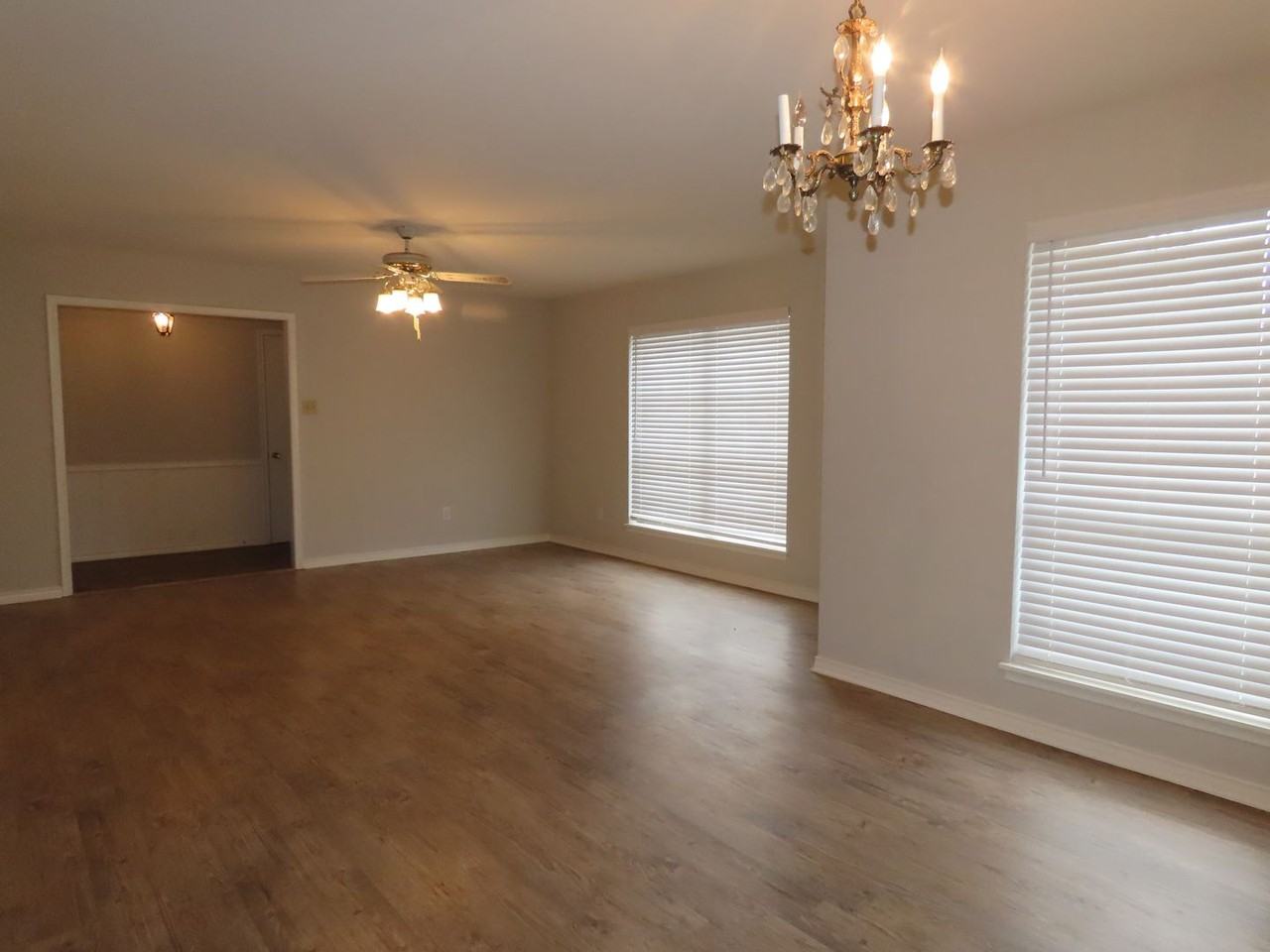 2028 Hunter St - Photo 7 of 33