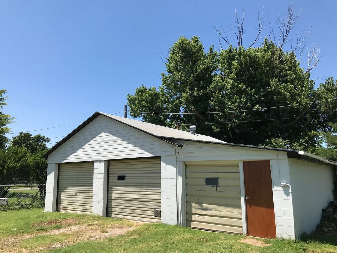 1506 W Mcartor Rd - Photo 4 of 8