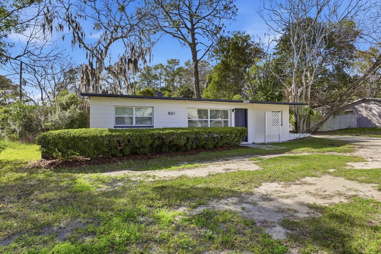 820 Nw 55th St - Photo 2 of 17