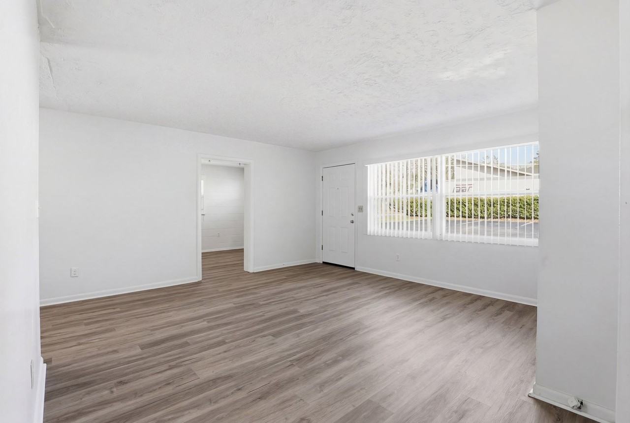 820 Nw 55th St - Photo 3 of 17