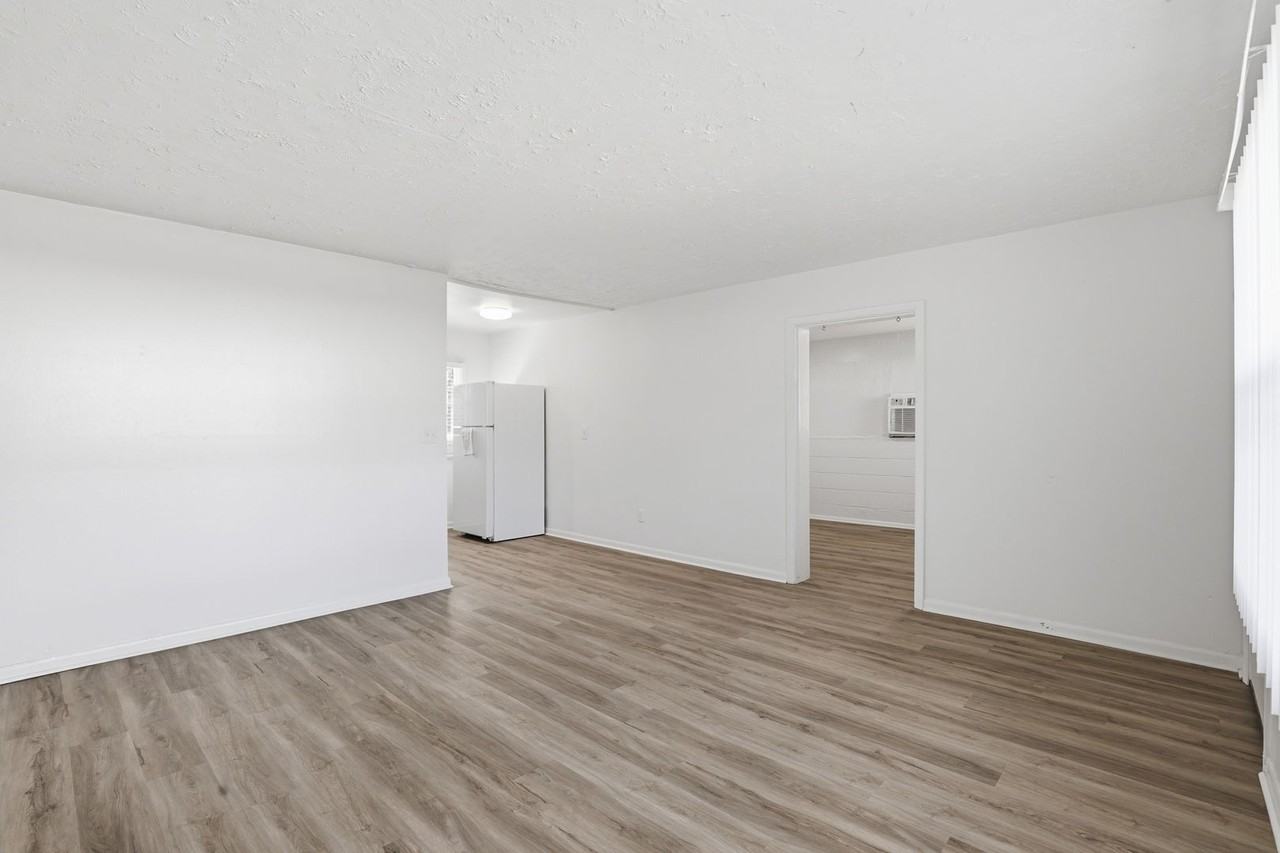 820 Nw 55th St - Photo 6 of 17