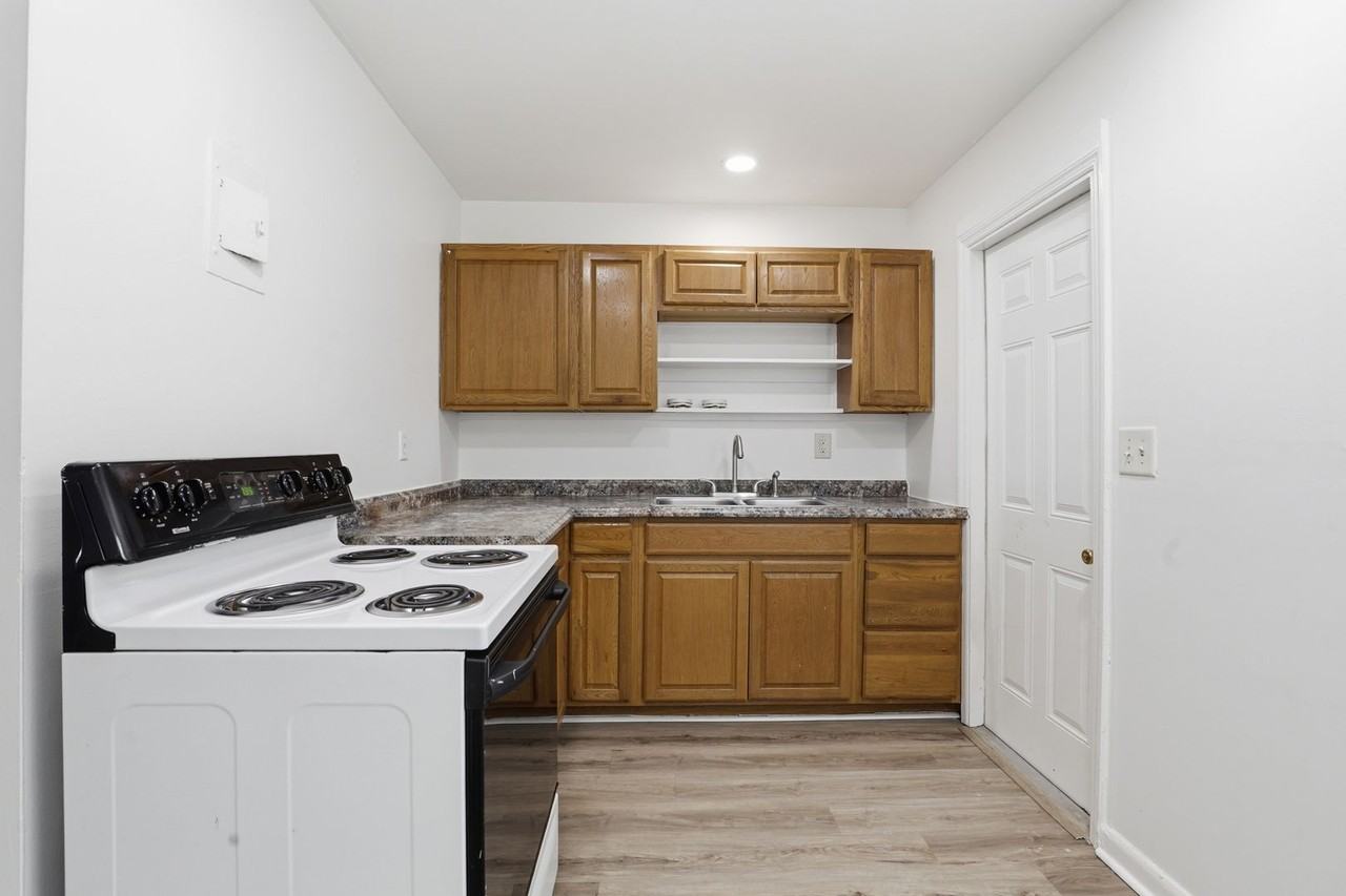 820 Nw 55th St - Photo 7 of 17