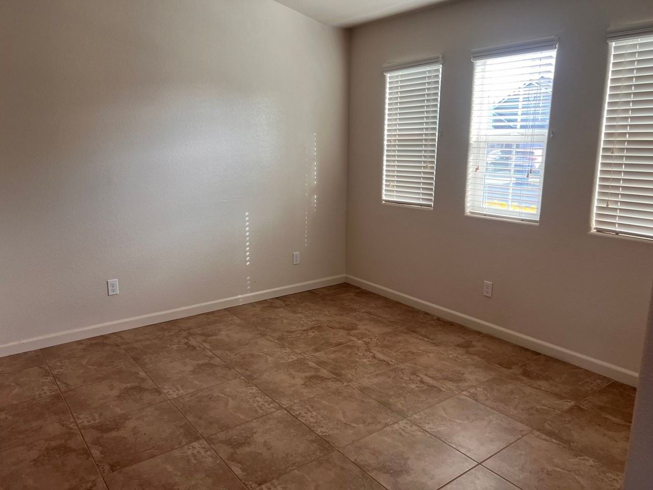 2578 Bell Port Ave - Photo 5 of 18