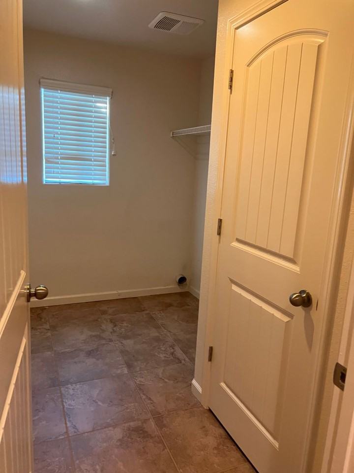 2578 Bell Port Ave - Photo 6 of 17