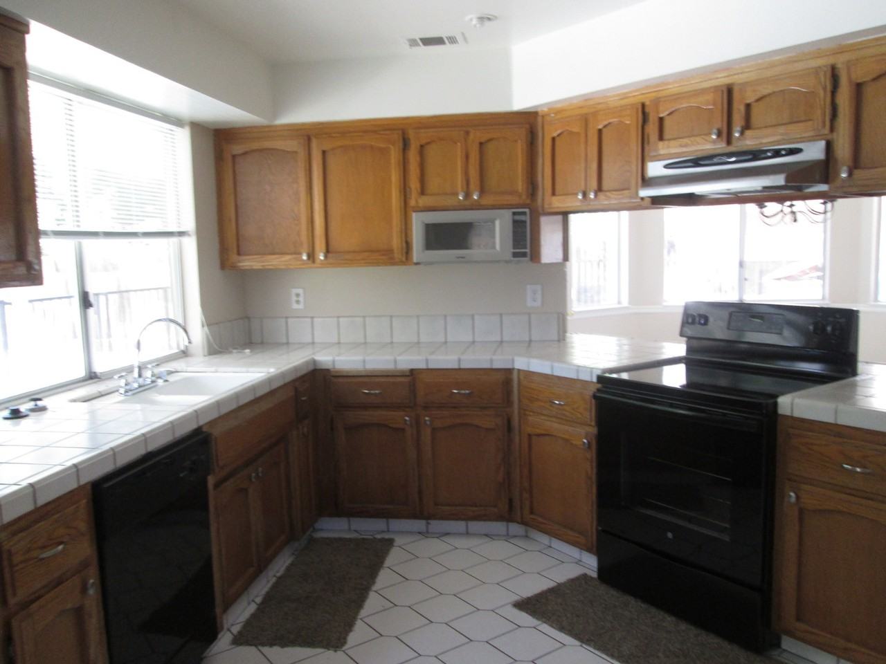 3615 Abbott Dr - Photo 6 of 9