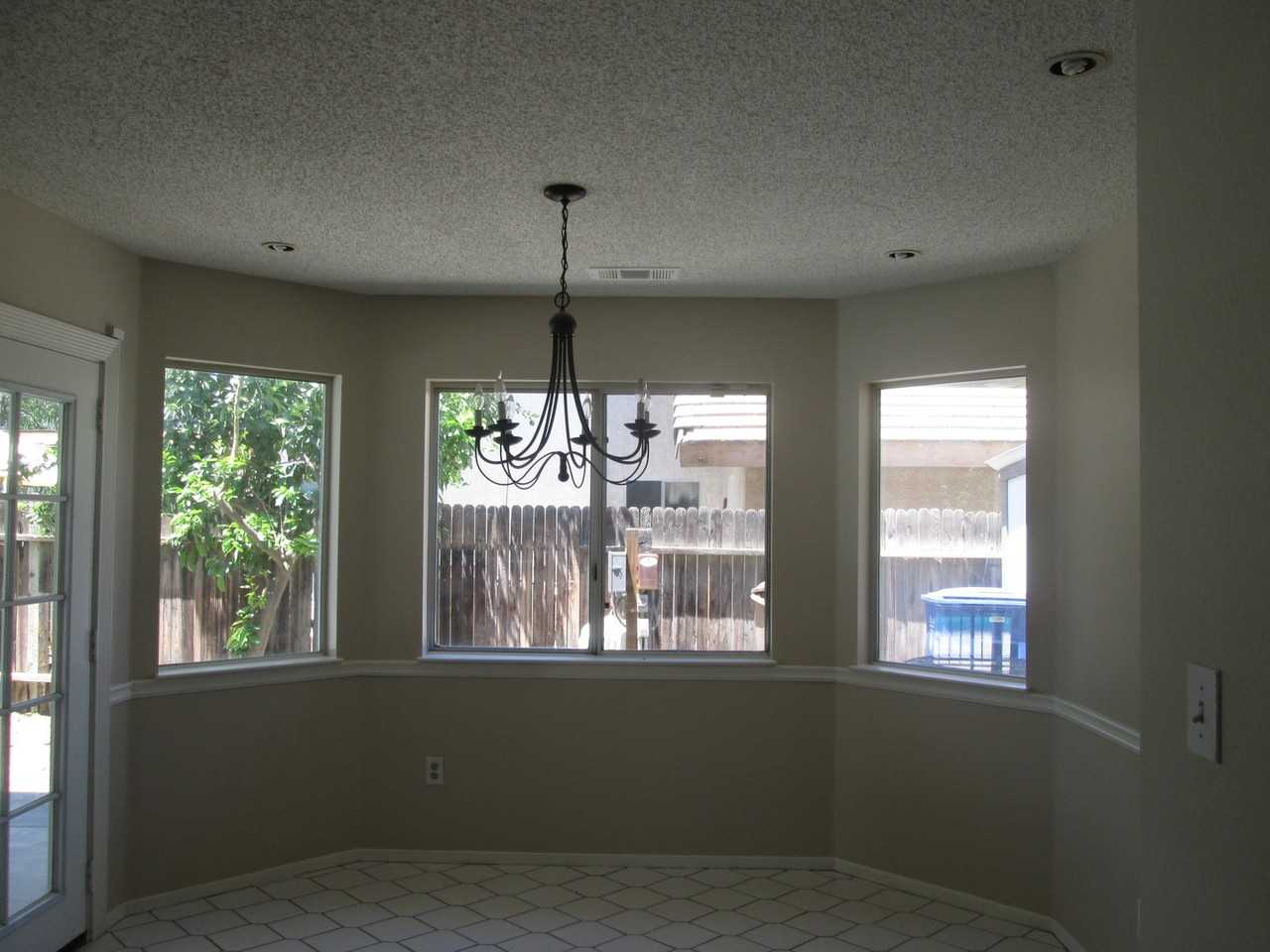 3615 Abbott Dr - Photo 7 of 9