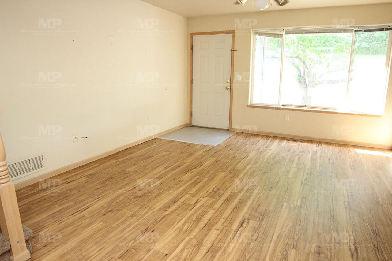 2036 Glenmoor Dr - Photo 2 of 16