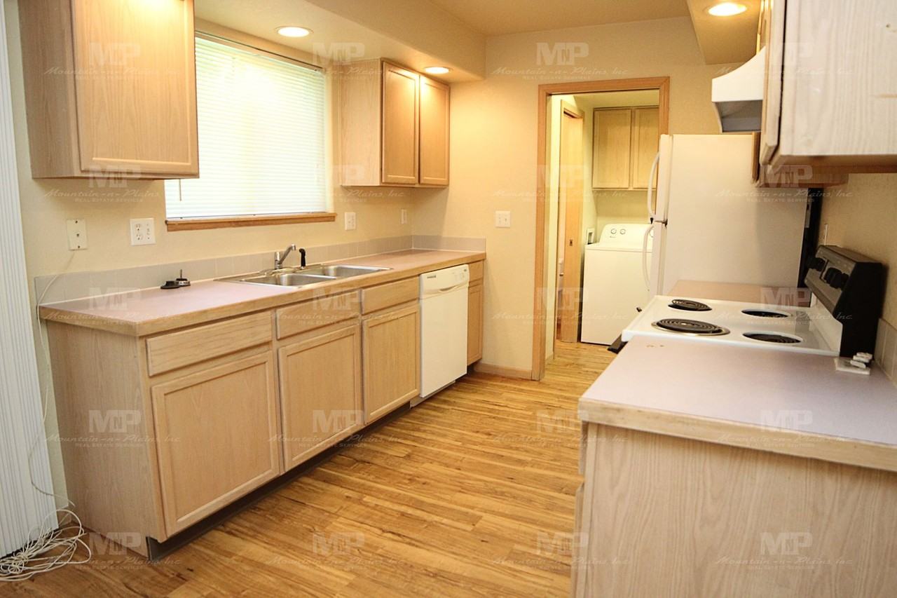 2036 Glenmoor Dr - Photo 4 of 16