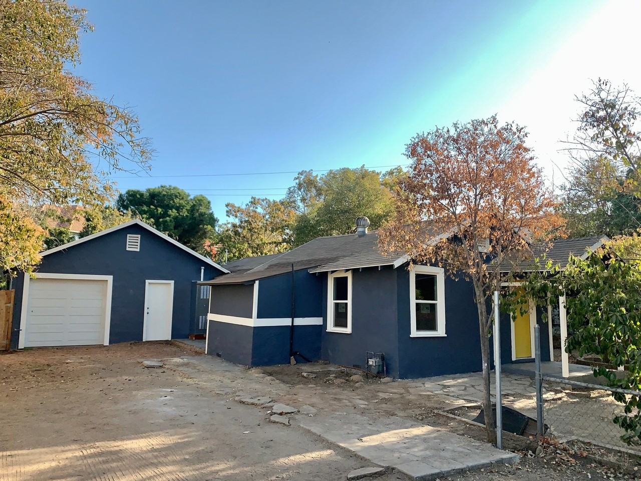 5068 W Mission Ave - Photo 2 of 10