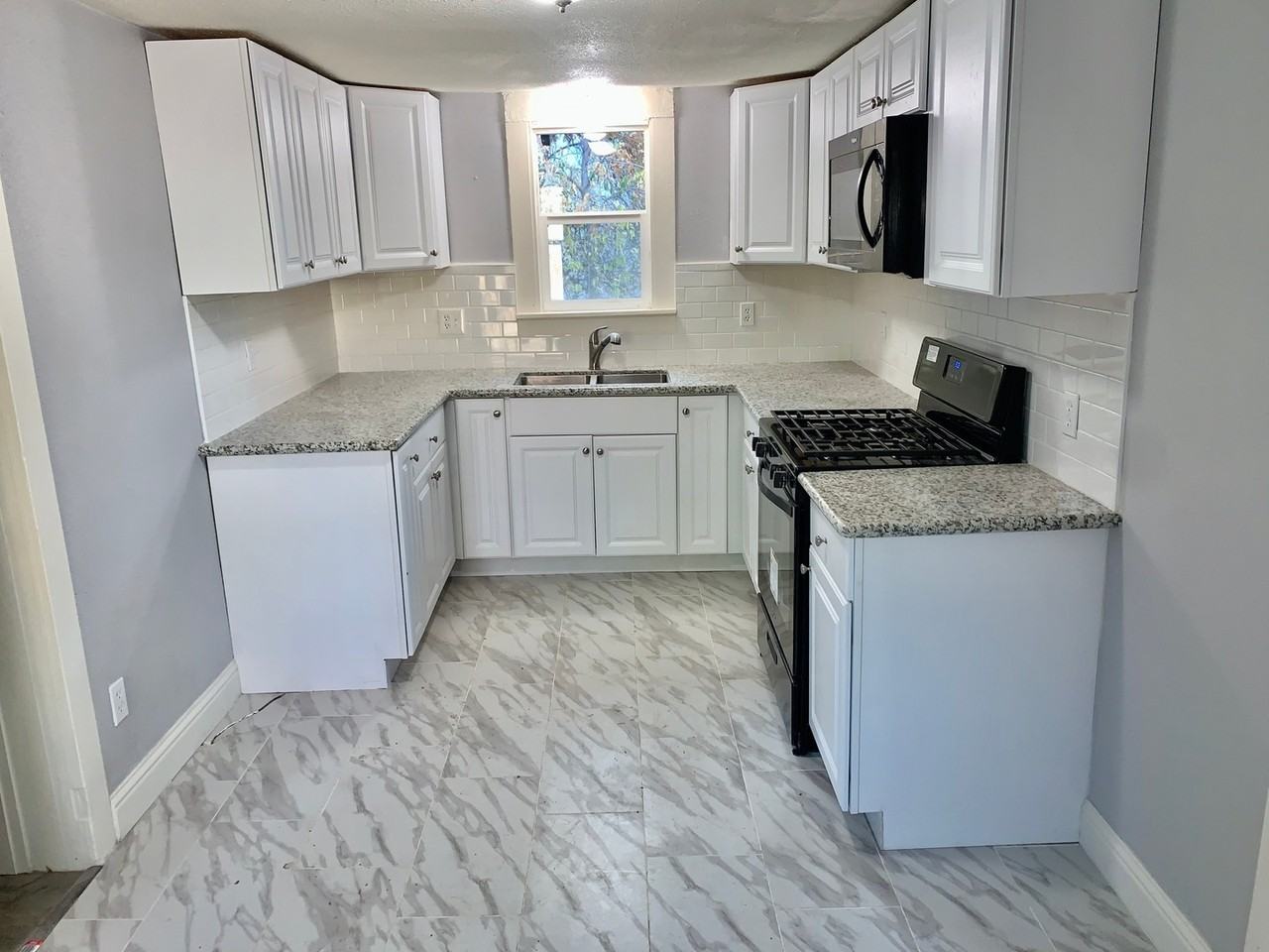 5068 W Mission Ave - Photo 4 of 10