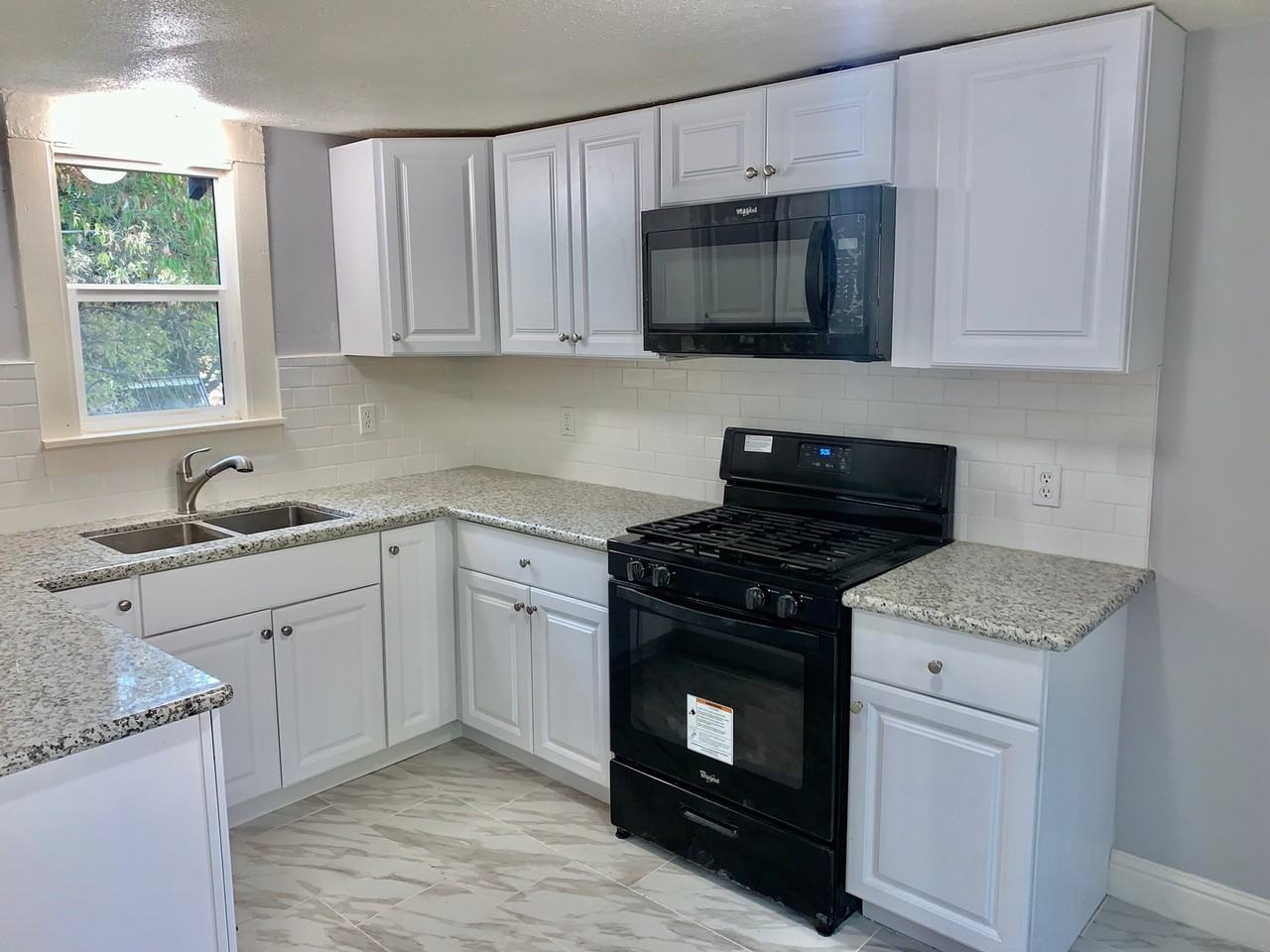 5068 W Mission Ave - Photo 5 of 10