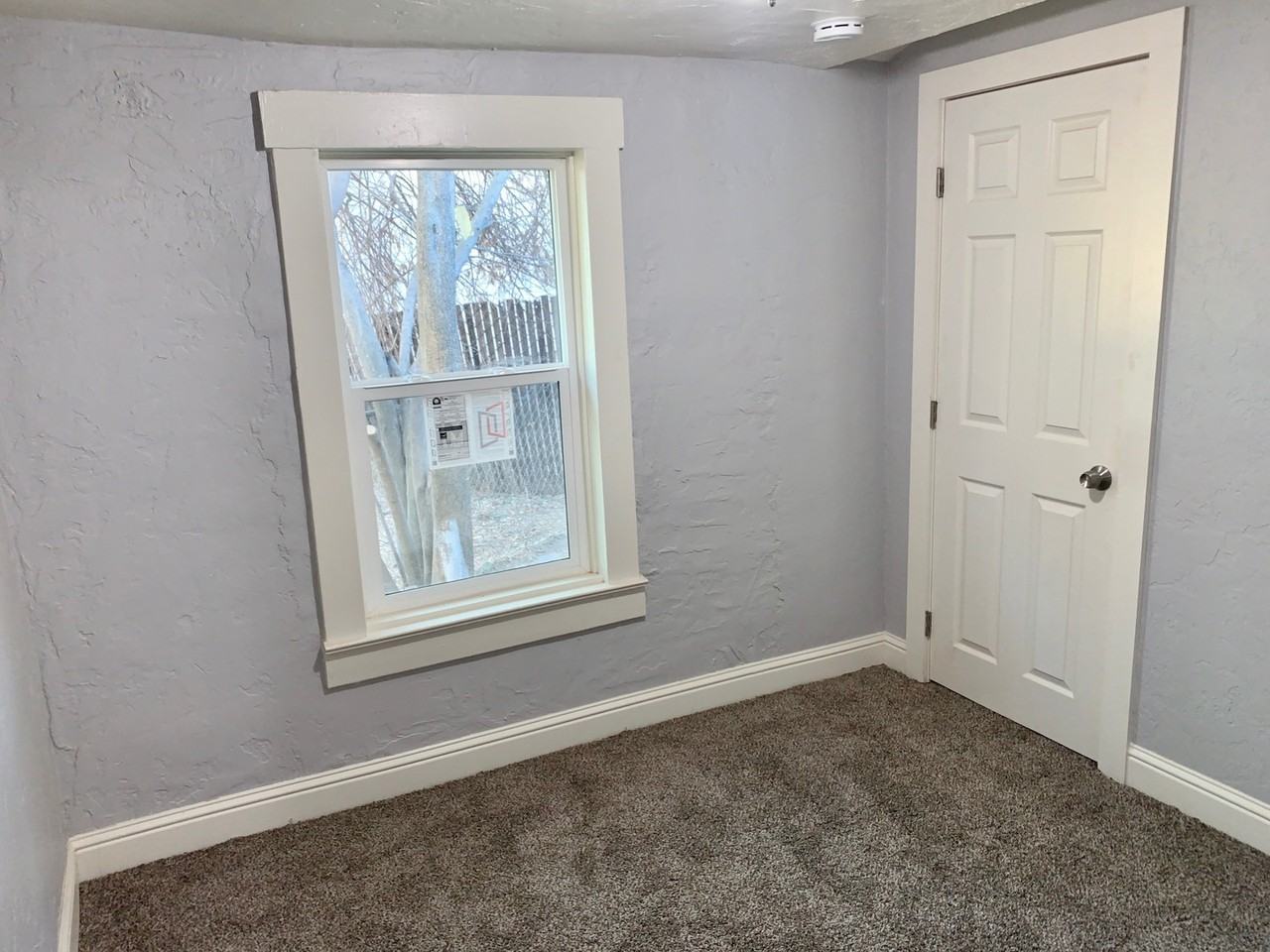 5068 W Mission Ave - Photo 6 of 10