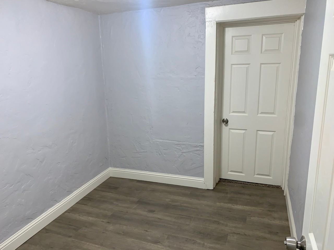 5068 W Mission Ave - Photo 7 of 10