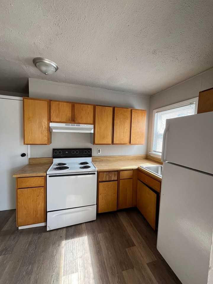 228B College St - Photo 2 of 9