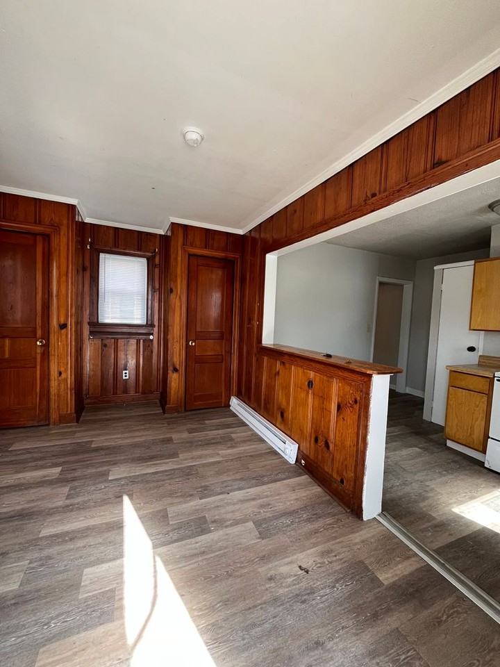 228B College St - Photo 4 of 9