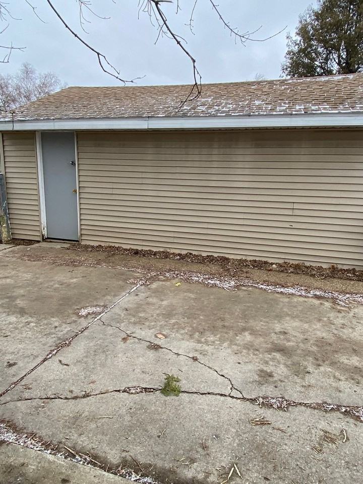 4142 N 68th St - Photo 4 of 16