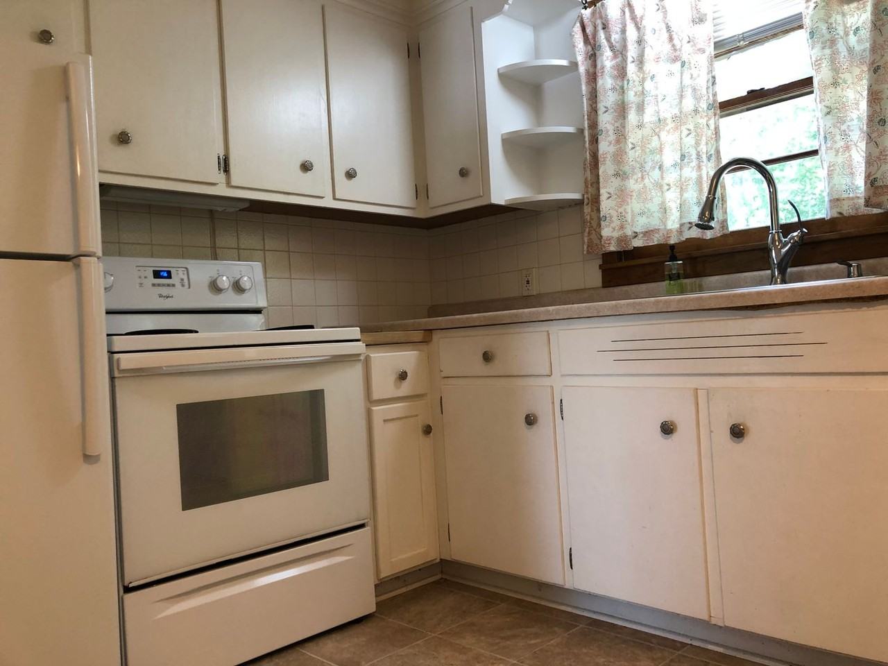 1883 Field Ave - Photo 5 of 18