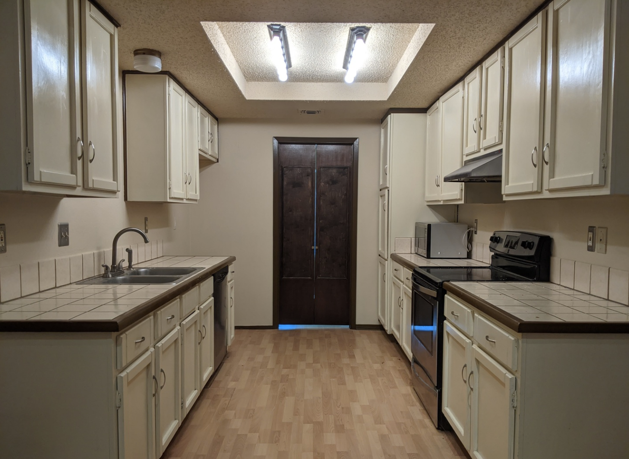 3027 Heidi St - Photo 3 of 5