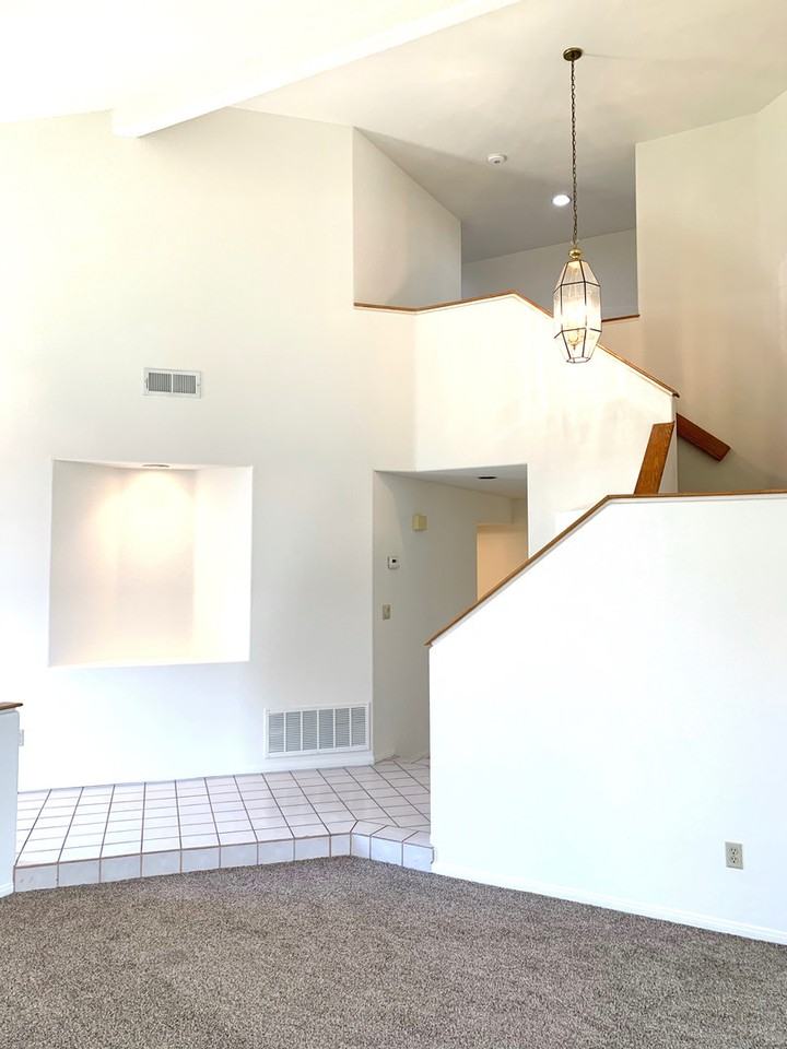 621 Crescent Dr - Photo 4 of 24